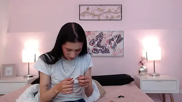 sara17  online show from November 8, 2025, 3:29 am