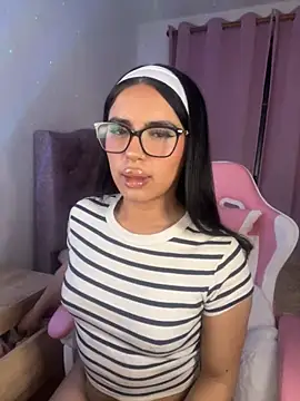 Emily-14 online show from November 13, 2025, 4:44 am