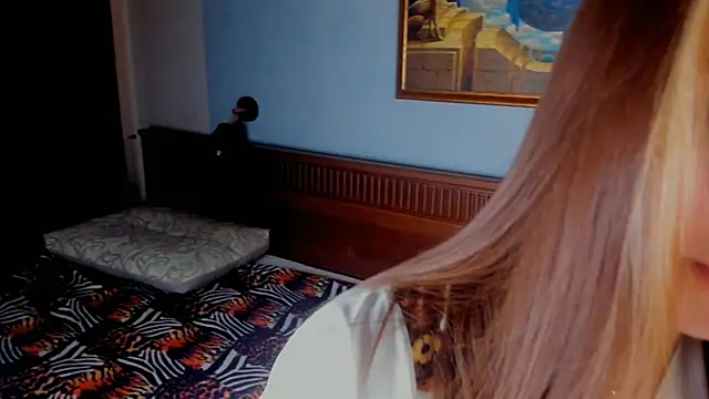 Snapshot of FalineDowlen chatting on February 17, 2025, 4:20 am FalineDowlen online show from February 17, 2025, 4:20 am