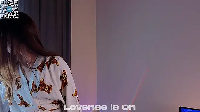 Snapshot of FalineDowlen chatting on November 13, 2025, 2:10 am FalineDowlen online show from November 13, 2025, 2:10 am