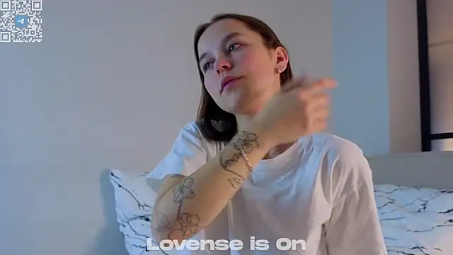 Snapshot of FalineDowlen chatting on November 14, 2025, 2:54 am FalineDowlen online show from November 14, 2025, 2:54 am