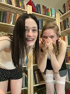 Mia Mia M online show from May 23, 2026, 4:44 pm