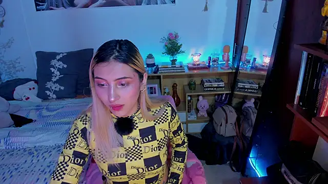 cuteweed420 online show from April 10, 2026, 11:09 pm