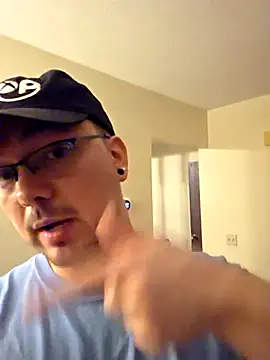 Snapshot of cmichaelxxx chatting on March 21, 2025, 10:28 am cmichaelxxx online show from March 21, 2025, 10:28 am