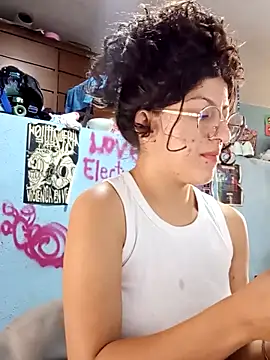 Snapshot of LoveElectra chatting on October 11, 2025, 1:20 pm LoveElectra online show from October 11, 2025, 1:20 pm