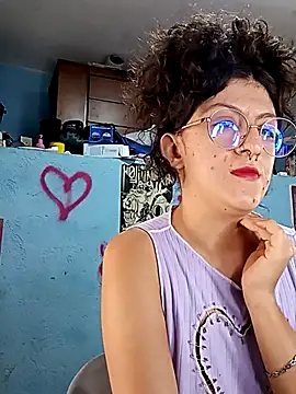 Snapshot of LoveElectra chatting on November 10, 2025, 4:17 pm LoveElectra online show from November 10, 2025, 4:17 pm