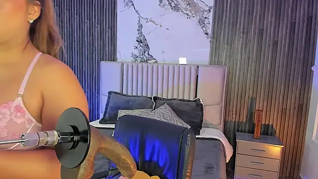 Lillyortiz online show from April 6, 2026, 7:48 pm