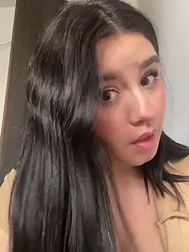 SaraBraun  online show from February 13, 2025, 6:05 pm