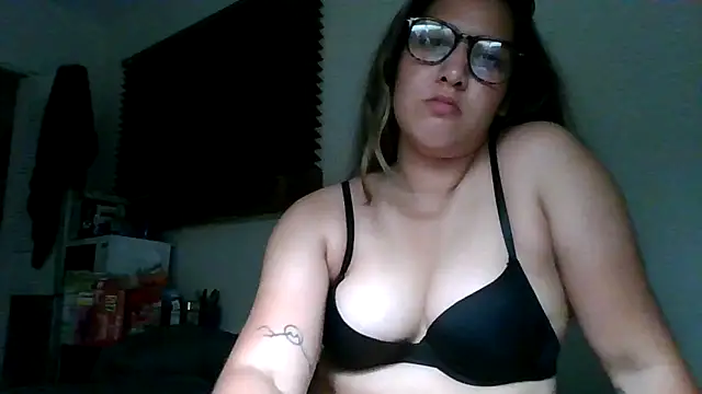 naughtynadia0502 online show from April 1, 2026, 3:40 am