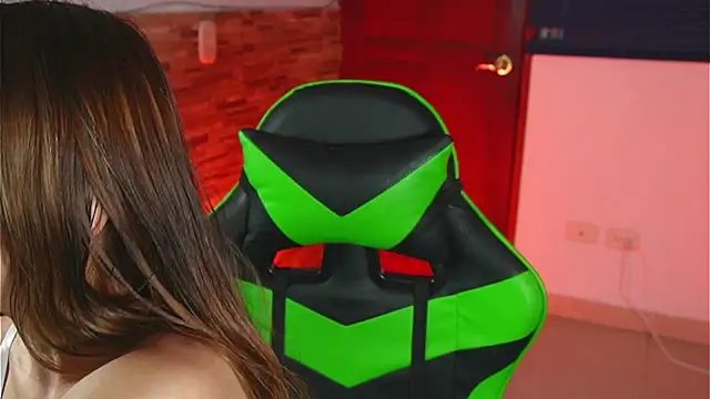 Snapshot of Michell_Wallker chatting on March 15, 2026, 5:41 pm Michell Wallker online show from March 15, 2026, 5:41 pm