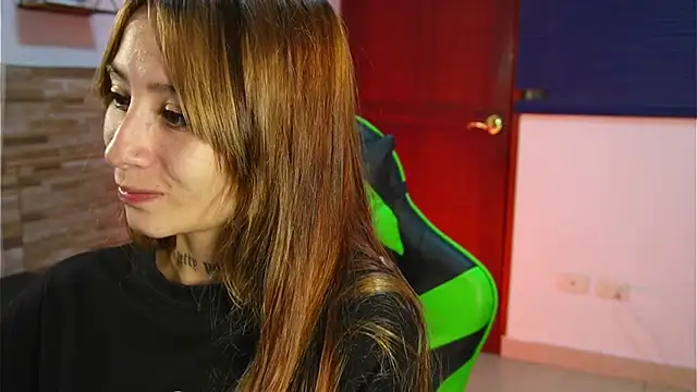 Snapshot of Michell_Wallker chatting on March 19, 2026, 10:47 pm Michell Wallker online show from March 19, 2026, 10:47 pm