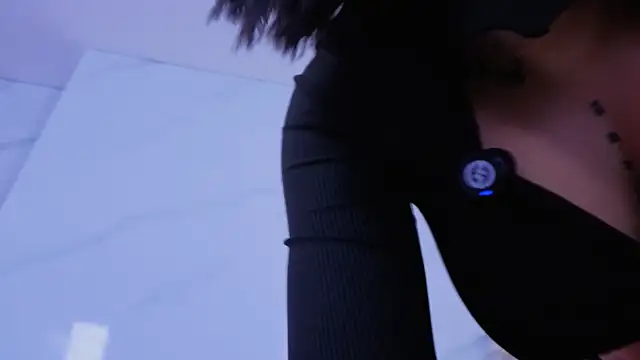 Chlooee   online show from November 25, 2025, 1:16 am