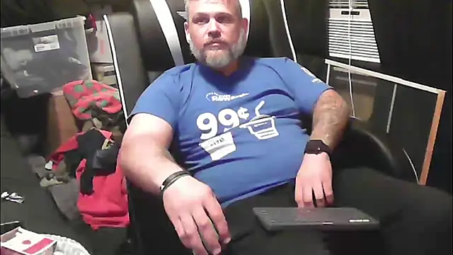 TwoFarty240 online show from October 17, 2025, 4:37 am