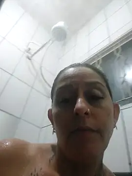 baixinhaloira online show from November 26, 2025, 3:07 am