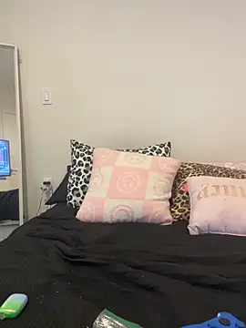 Charismasweets online show from October 3, 2025, 9:01 pm