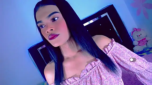 Snapshot of Theylor_Rouse chatting on November 12, 2025, 6:25 am Theylor Rouse online show from November 12, 2025, 6:25 am