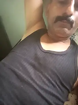 Snapshot of Smarterboytravel chatting on October 7, 2025, 8:22 am Smarterboytravel online show from October 7, 2025, 8:22 am