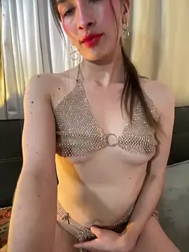 Snapshot of LuneObscure chatting on January 18, 2025, 5:31 am LuneObscure online show from January 18, 2025, 5:31 am