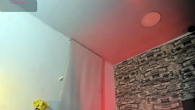 Snapshot of LuneObscure chatting on September 26, 2025, 11:53 pm LuneObscure online show from September 26, 2025, 11:53 pm