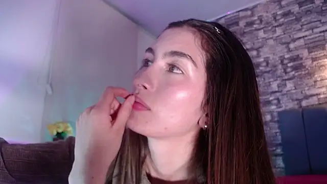 Snapshot of LuneObscure chatting on October 29, 2025, 2:25 am LuneObscure online show from October 29, 2025, 2:25 am