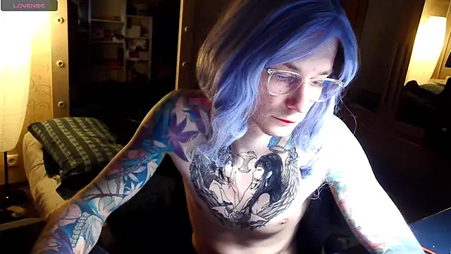 Julia dolls online show from April 21, 2026, 6:44 pm