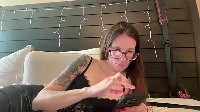 Snapshot of yourstrulylivy69 chatting on February 27, 2025, 3:37 pm yourstrulylivy69 online show from February 27, 2025, 3:37 pm