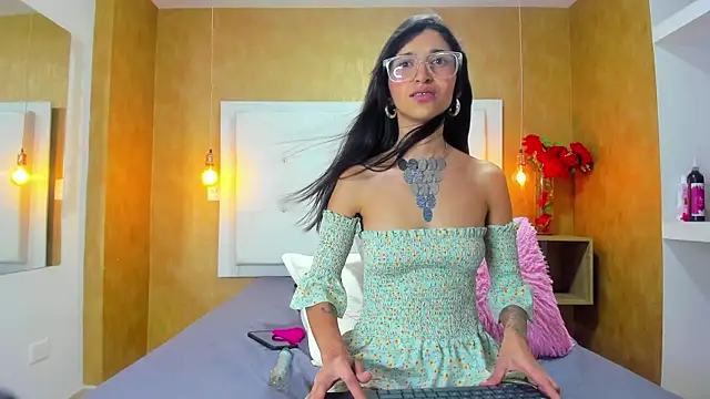 Milaspetite online show from January 5, 2025, 5:09 pm