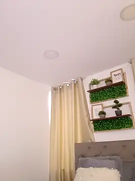 sasi luna online show from December 16, 2025, 1:49 pm