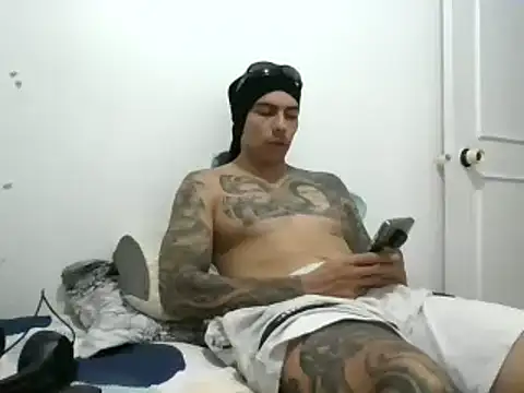 Snapshot of cris21324 chatting on January 28, 2025, 3:25 am cris21324 online show from January 28, 2025, 3:25 am