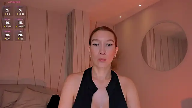 MiaFarrell  online show from April 13, 2026, 5:40 pm