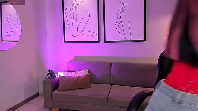 BellaCarteer  online show from November 5, 2025, 1:00 pm