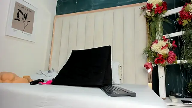 Snapshot of africa_holmes chatting on November 9, 2025, 2:54 am africa holmes online show from November 9, 2025, 2:54 am