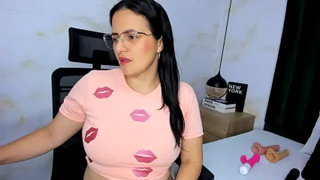 Snapshot of africa_holmes chatting on November 13, 2025, 2:21 am africa holmes online show from November 13, 2025, 2:21 am