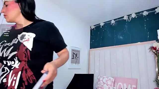 Snapshot of africa_holmes chatting on November 23, 2025, 2:11 am africa holmes online show from November 23, 2025, 2:11 am