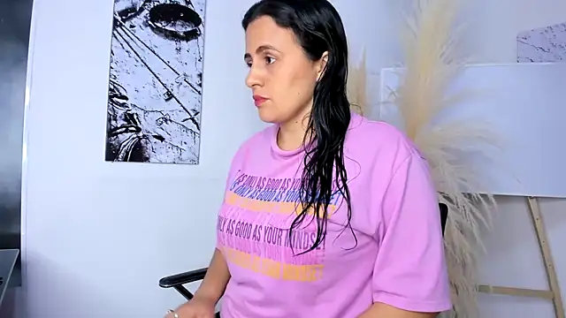 Snapshot of africa_holmes chatting on December 16, 2025, 2:16 am africa holmes online show from December 16, 2025, 2:16 am