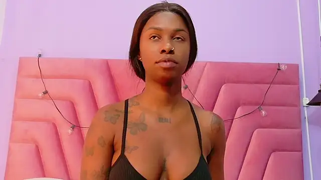 Snapshot of kinkyandsavage chatting on May 10, 2026, 12:32 pm kinkyandsavage online show from May 10, 2026, 12:32 pm