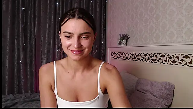 Snapshot of Lesyisme chatting on April 14, 2026, 9:54 pm Lesyisme online show from April 14, 2026, 9:54 pm