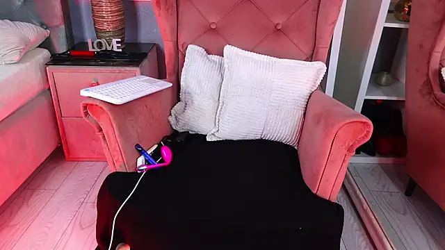 Snapshot of AQueenMonica chatting on September 9, 2025, 4:28 pm AQueenMonica online show from September 9, 2025, 4:28 pm