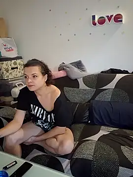 jourdinio13 online show from October 12, 2025, 4:28 pm