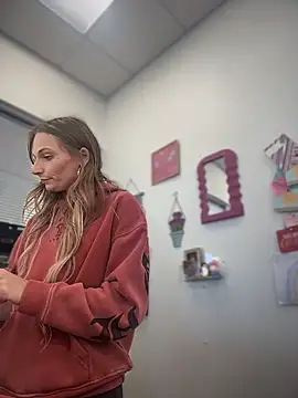 Snapshot of PrettiPluto chatting on December 13, 2025, 7:53 pm PrettiPluto online show from December 13, 2025, 7:53 pm