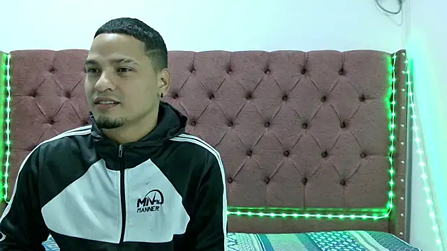 Snapshot of lau_hotfox chatting on February 15, 2025, 1:53 am lau hotfox online show from February 15, 2025, 1:53 am