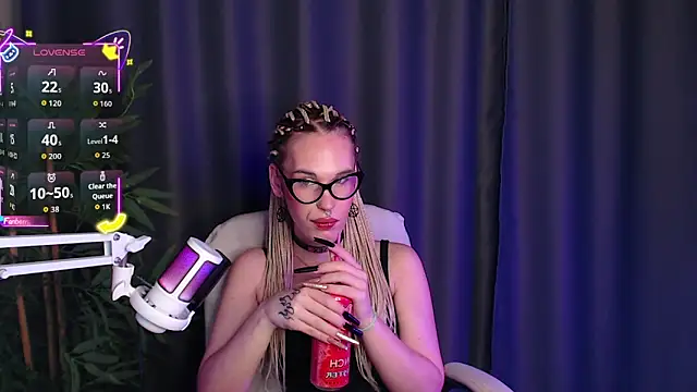 Snapshot of Cassie_Bae chatting on December 3, 2025, 9:02 pm Cassie Bae online show from December 3, 2025, 9:02 pm