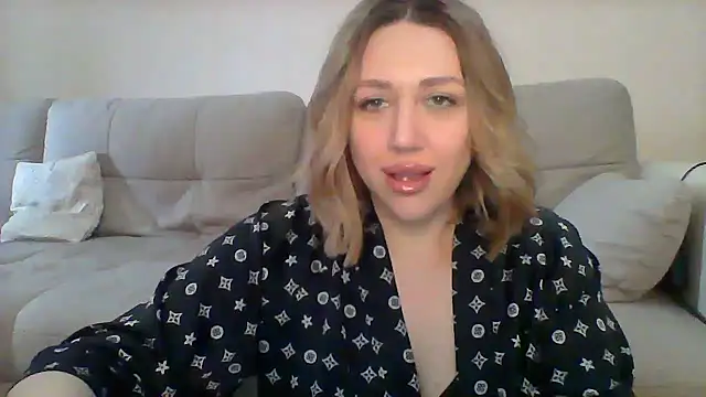 Snapshot of VickyLove047 chatting on February 24, 2025, 8:49 am VickyLove047 online show from February 24, 2025, 8:49 am