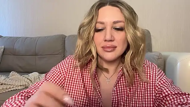 Snapshot of VickyLove047 chatting on October 3, 2025, 8:33 am VickyLove047 online show from October 3, 2025, 8:33 am