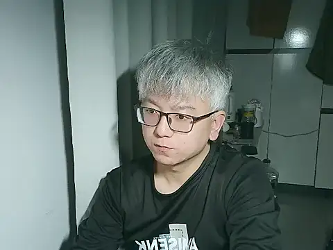 leoUSIR online show from December 5, 2025, 2:47 pm