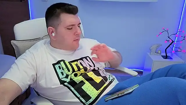 Snapshot of JasonJacks chatting on November 18, 2025, 6:07 am JasonJacks online show from November 18, 2025, 6:07 am