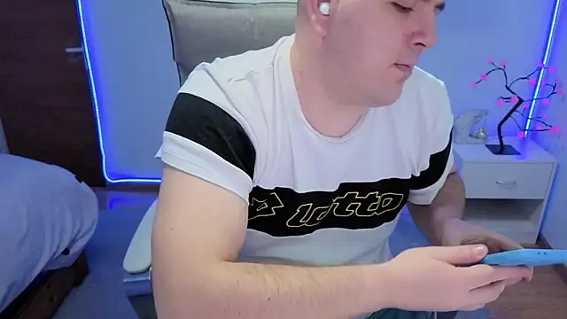 Snapshot of JasonJacks chatting on December 15, 2025, 5:34 am JasonJacks online show from December 15, 2025, 5:34 am