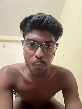 Snapshot of funcracker chatting on December 18, 2025, 4:57 pm funcracker online show from December 18, 2025, 4:57 pm