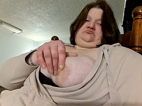 Snapshot of chrissybear84 chatting on March 12, 2025, 5:17 pm chrissybear84 online show from March 12, 2025, 5:17 pm