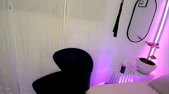 AaliyahLaylah online show from December 15, 2024, 6:29 am